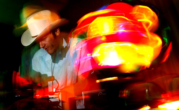 Get Your Dancing Shoes Ready for Saca La Mois DJ!!